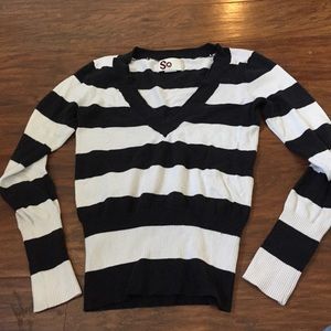 Black and white striped short sweater